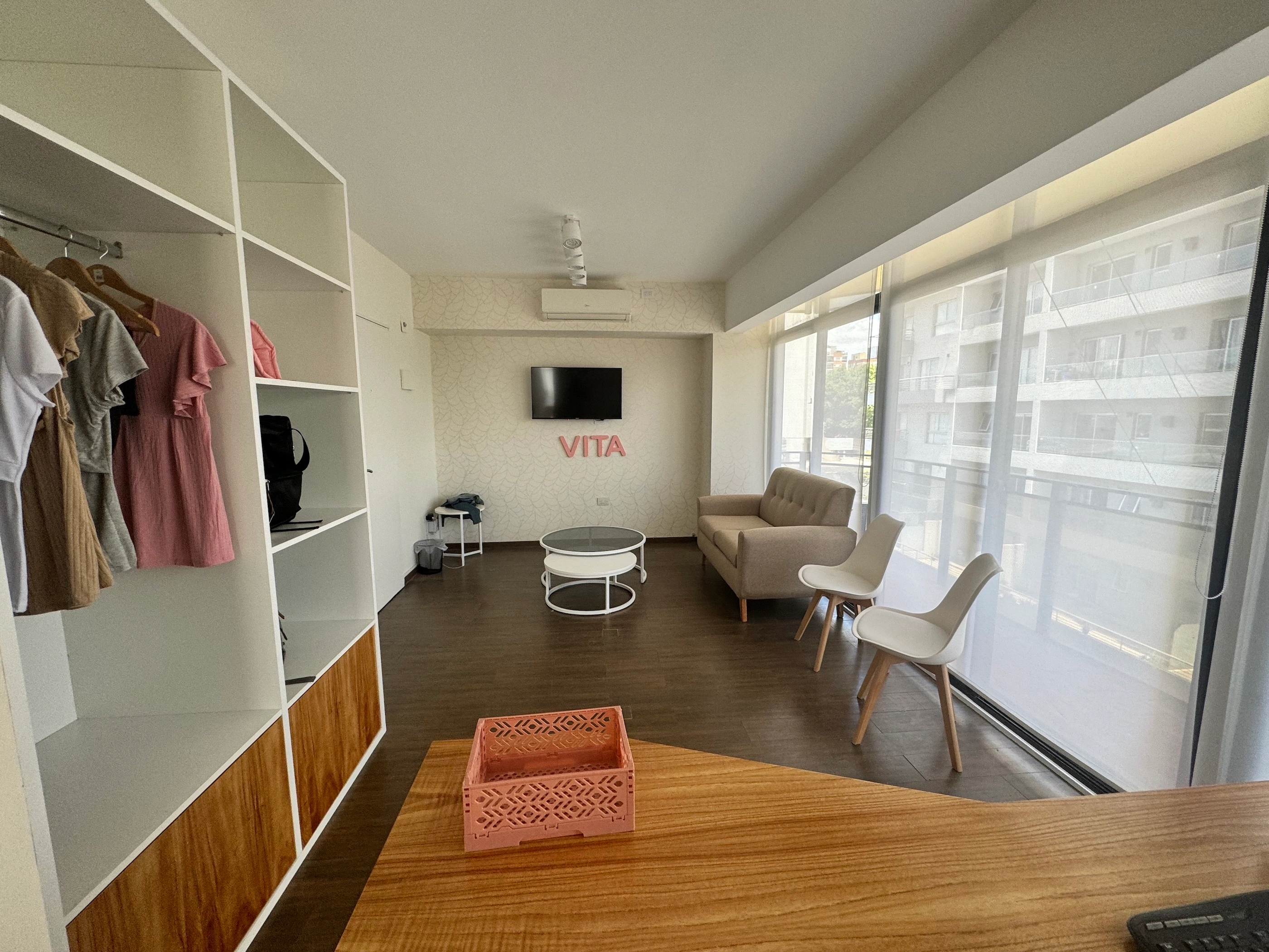Sala de espera, baños y cocina